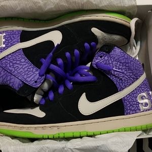 Nike dunks send help 2